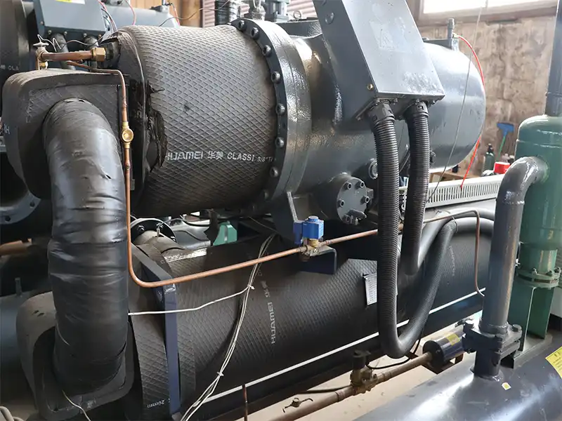 Screw industrial chiller motor.webp